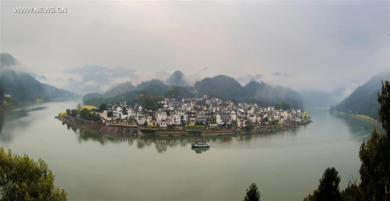 Paysage de la rivière Xin'an dans l'Anhui