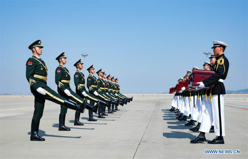 La Corée du Sud remet à la Chine les restes de dix soldats chinois tués pendant la guerre de Corée