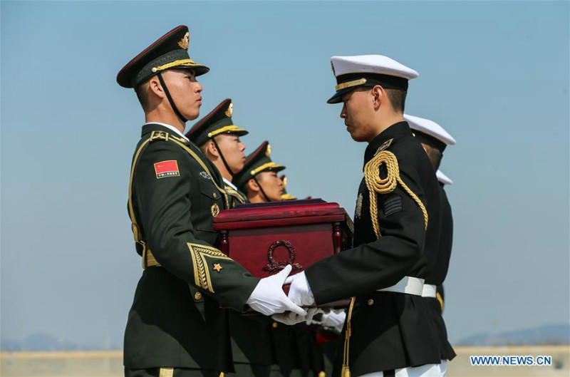 La Corée du Sud remet à la Chine les restes de dix soldats chinois tués pendant la guerre de Corée