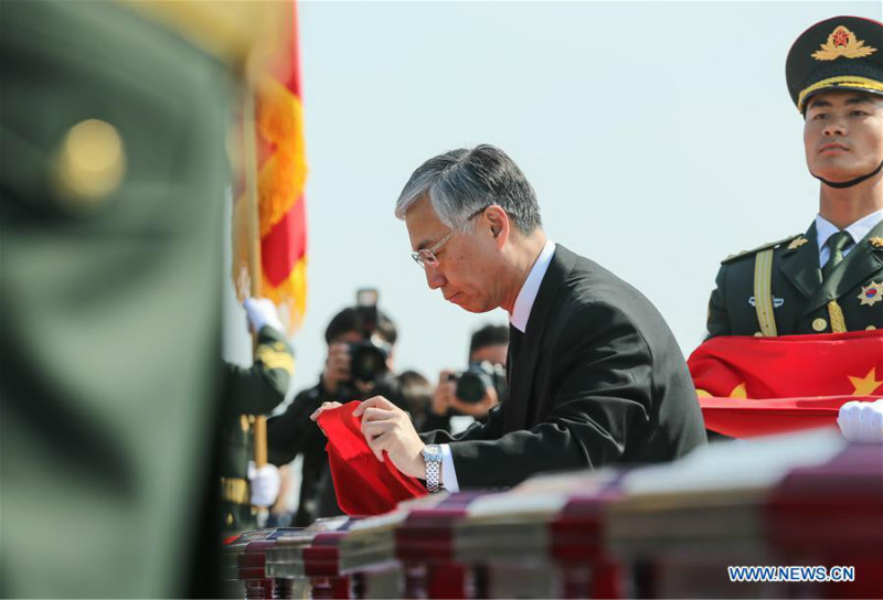 La Corée du Sud remet à la Chine les restes de dix soldats chinois tués pendant la guerre de Corée