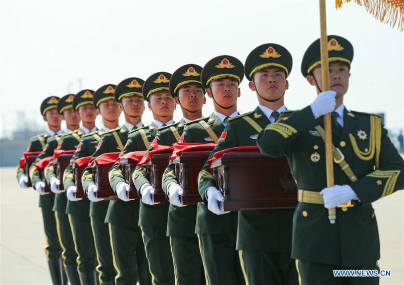 La Corée du Sud remet à la Chine les restes de dix soldats chinois tués pendant la guerre de Corée