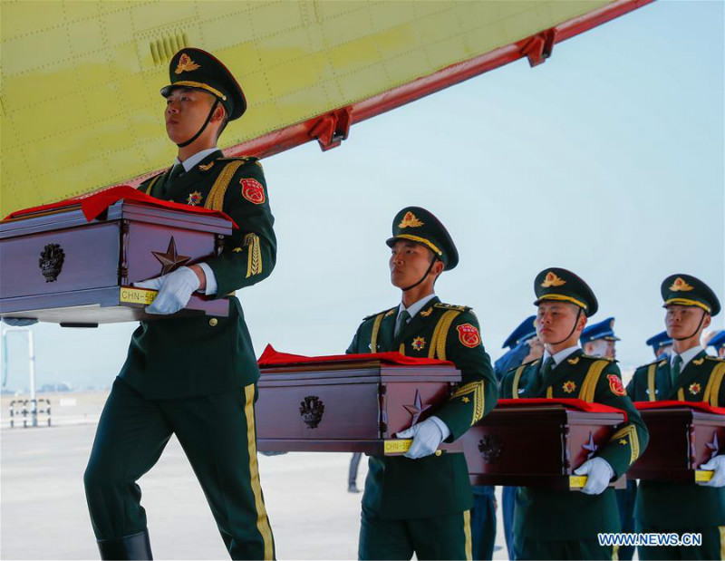 La Corée du Sud remet à la Chine les restes de dix soldats chinois tués pendant la guerre de Corée