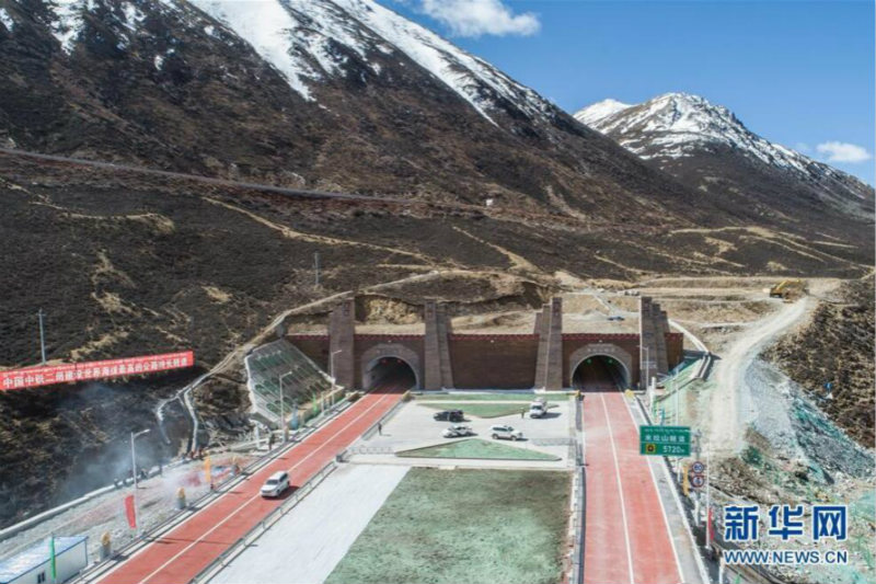 Ouverture à la circulation du plus haut tunnel autoroutier du monde