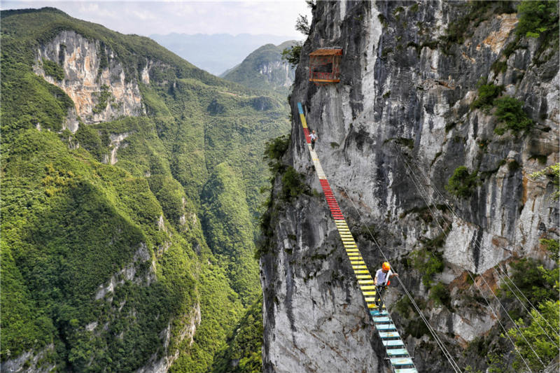 Et si vous grimpiez une falaise de 1 000 mètres à Chongqing ?