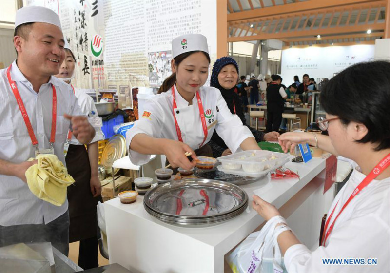 Le festival gastronomique présente la diversité culturelle en Asie