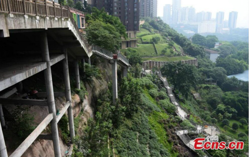 Chongqing : à la découverte d'un sentier d'une hauteur de 100 mètres dans une ville de montagne