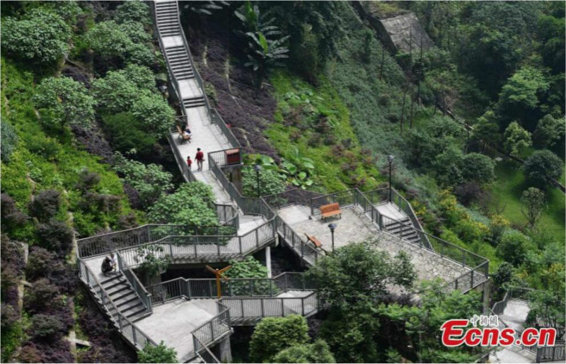 Chongqing : à la découverte d'un sentier d'une hauteur de 100 mètres dans une ville de montagne