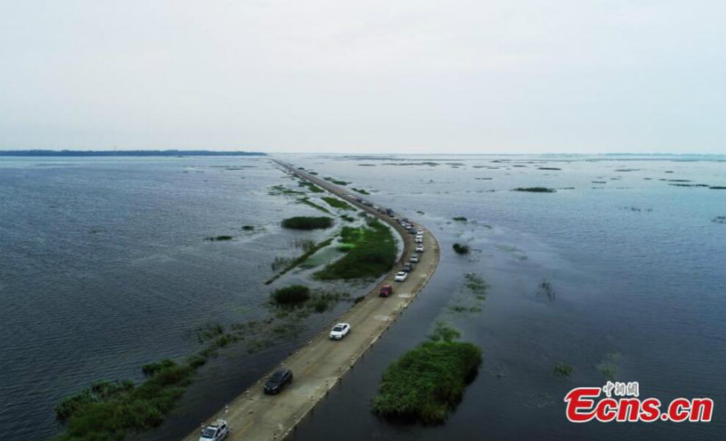 Jiangxi : une promenade le long d'une autoroute ? aquatique ? sur le lac Poyang