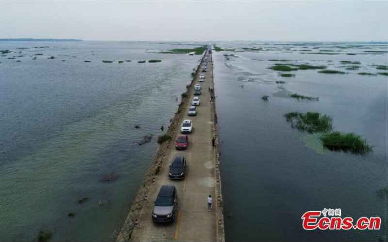 Jiangxi : une promenade le long d'une autoroute ? aquatique ? sur le lac Poyang