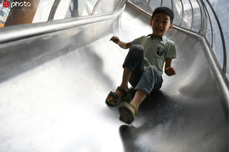 A Chongqing, sortez du métro en toboggan ! 