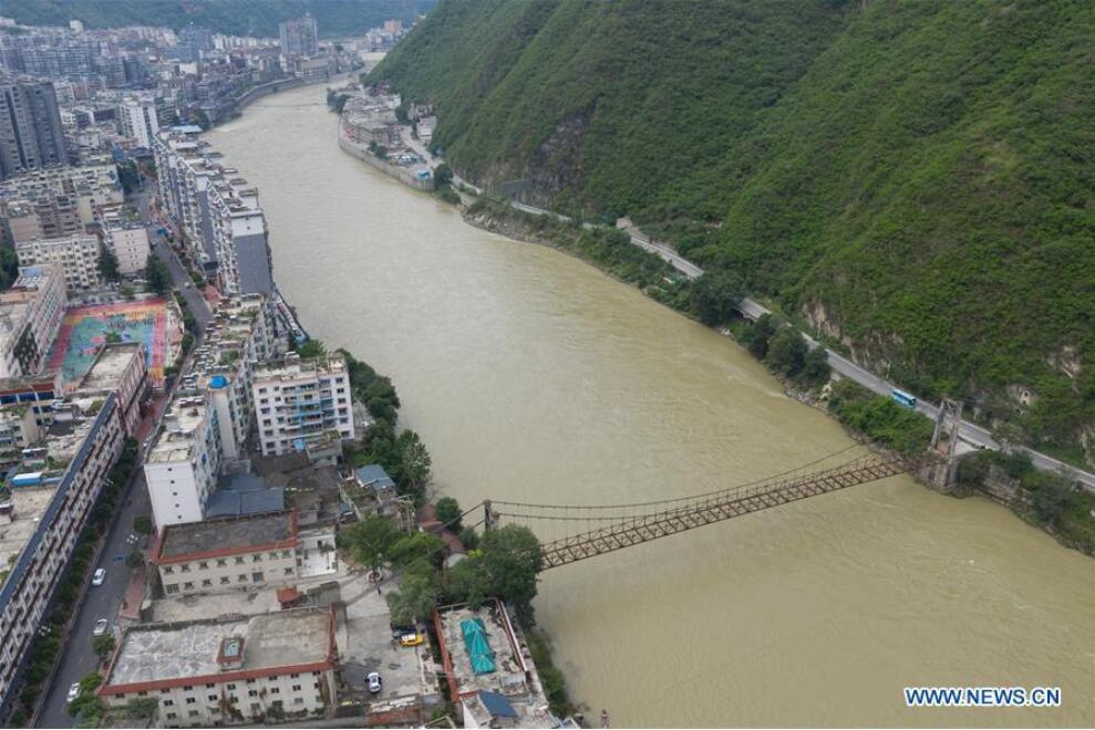 à la découverte des nouveaux et anciens ponts le long de l'autoroute Sichuan-Tibet