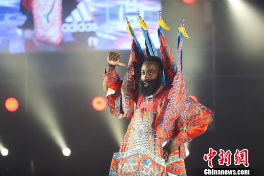 La star de la NBA James Harden arrêtée par la police routière à Shanghai