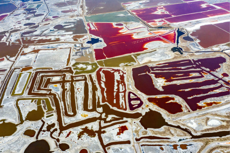 L'évaporation de l'eau du lac salé de Yuncheng révèle des couleurs vives