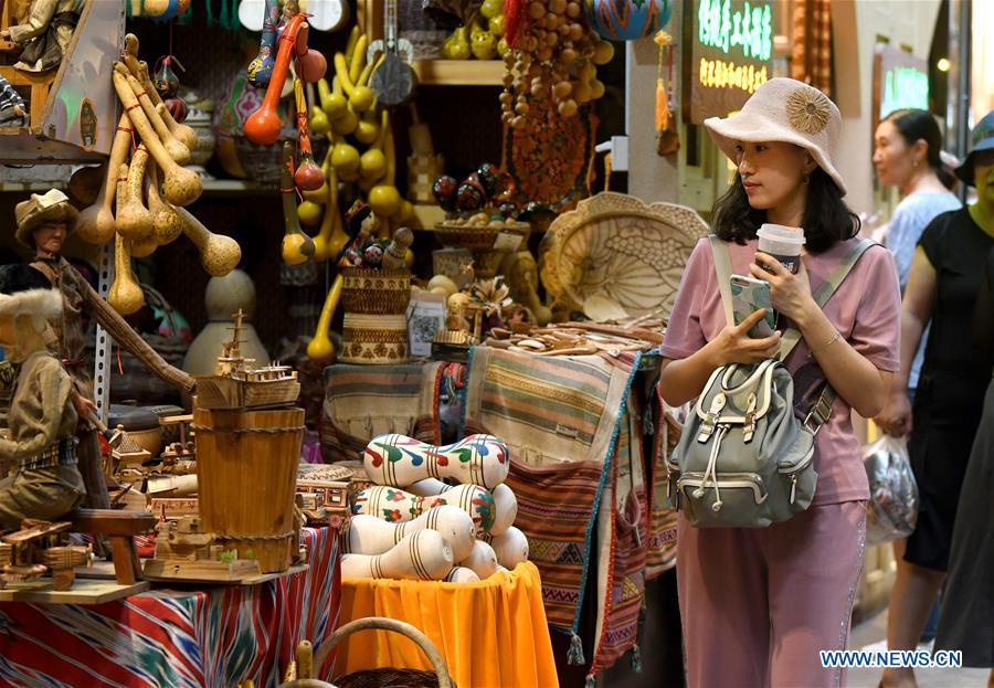 Le grand bazar d'Urumqi entre dans la haute saison touristique