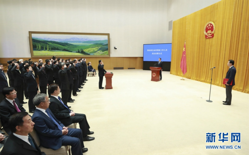 Chine : les hauts responsables du Conseil des Affaires d'Etat prêtent serment d'allégeance à la Constitution 