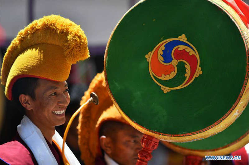 Cérémonie de déploiement de thangka au Tibet