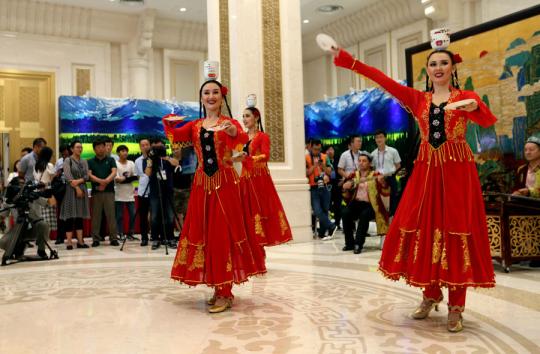 Xinjiang : les stagiaires des centres professionnels trouvent de bons emplois