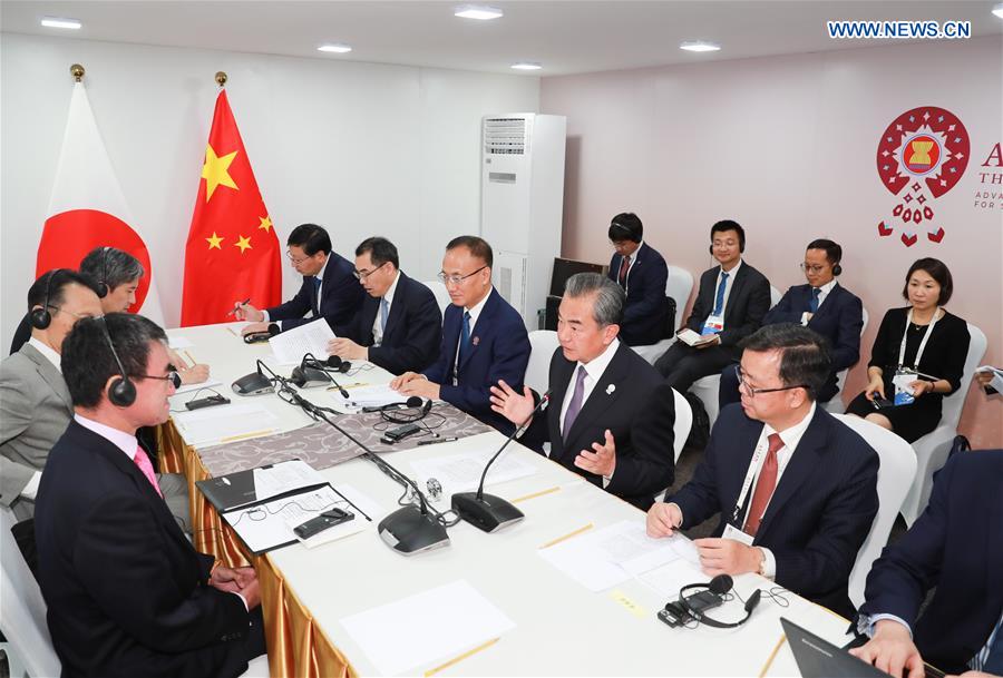 Le MAE chinois rencontre ses homologues japonais et sud-coréenne