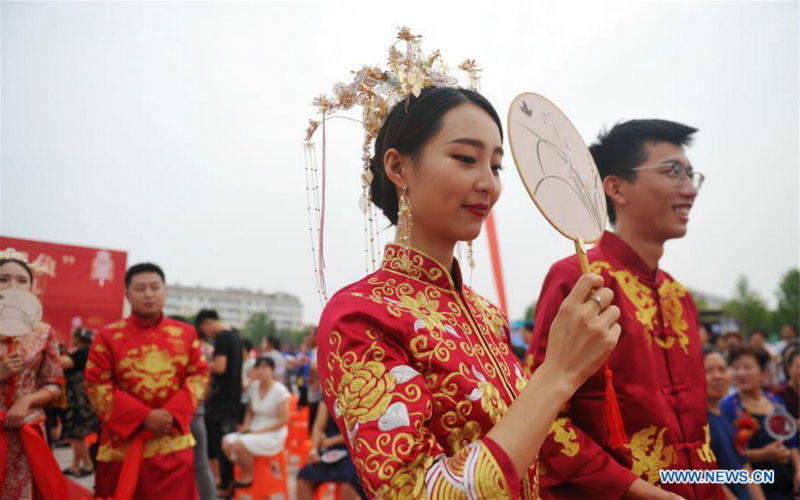 Chine: une cérémonie de mariage collectif au Hebei