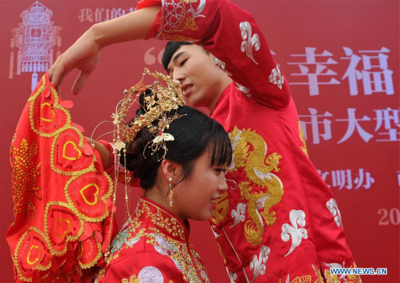 Chine: une cérémonie de mariage collectif au Hebei