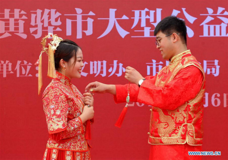 Chine: une cérémonie de mariage collectif au Hebei