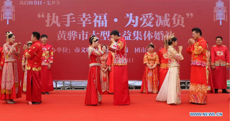 Chine: une cérémonie de mariage collectif au Hebei