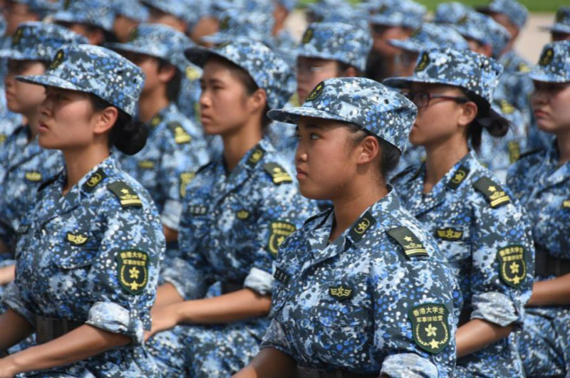 Des étudiants tertiaires de Hong Kong obtiennent leur dipl?me du camp militaire de l'APL