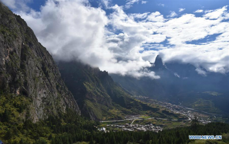 Chine: paysage de la zone pittoresque de Zhagana au Gansu