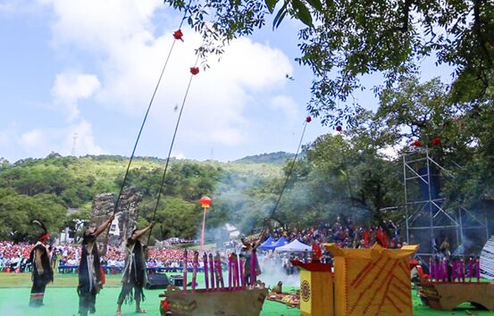 Ouverture du festival du noyer de Yangbi dans le Yunnan