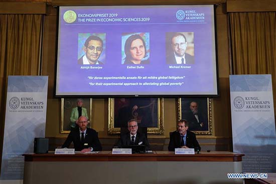 Trois économistes se partagent le prix Nobel d'économie 2019 pour leur travail sur la pauvreté