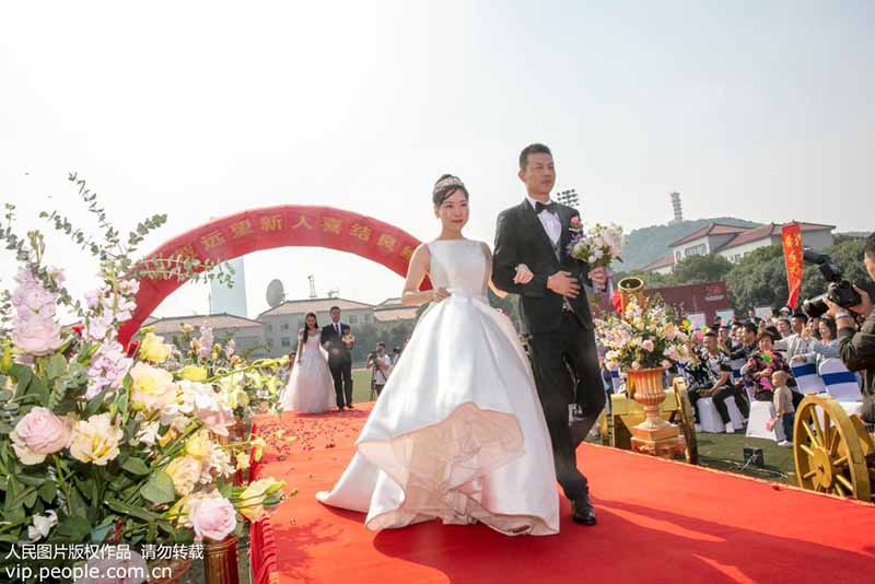 L'amour en mer : mariage de groupe pour le personnel de la flotte Yuanwang