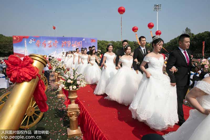 L'amour en mer : mariage de groupe pour le personnel de la flotte Yuanwang