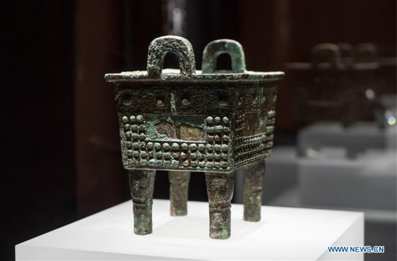 Chine : exposition d'inscriptions sur os d'oracle