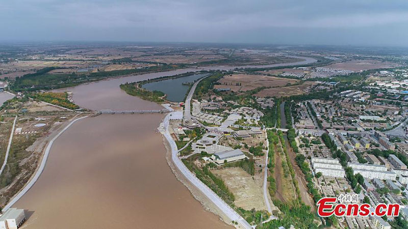 Ningxia : le projet de conservation de l'eau des Gorges de Qingtong vu du ciel