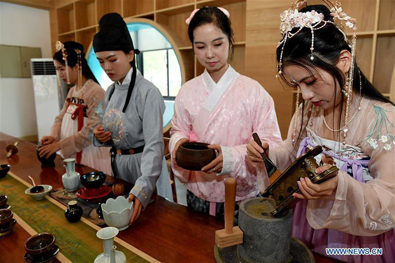 Découvrez le ? Diancha ?, une technique traditionnelle chinoise de préparation du thé