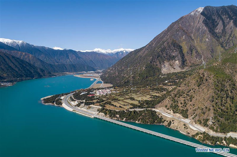 Tibet : le pont de Duobu sur la route Lhassa-Nyingchi