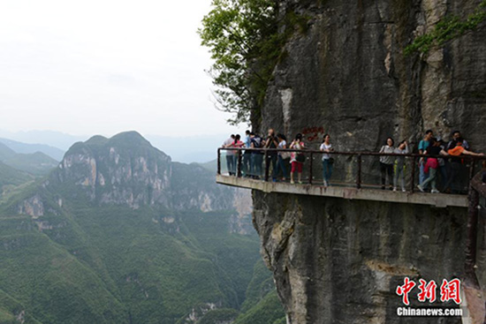 La Chine ferme les passerelles en verre