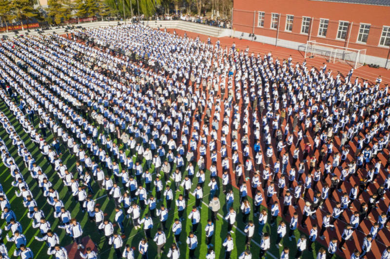 La Chine établit un record Guinness du plus grand nombre de personnes pratiquant la langue des signes ensemble