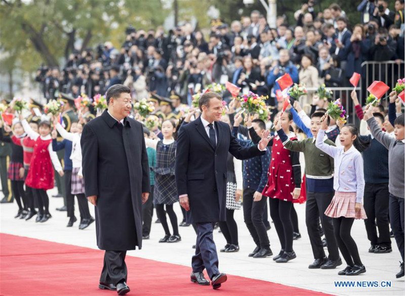 Xi Jinping s'entretient avec Emmanuel Macron à Beijing