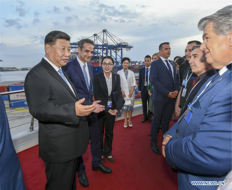 Xi Jinping et le PM grec visitent le port du Pirée et saluent la coopération sino-grecque dans le cadre de l'ICR