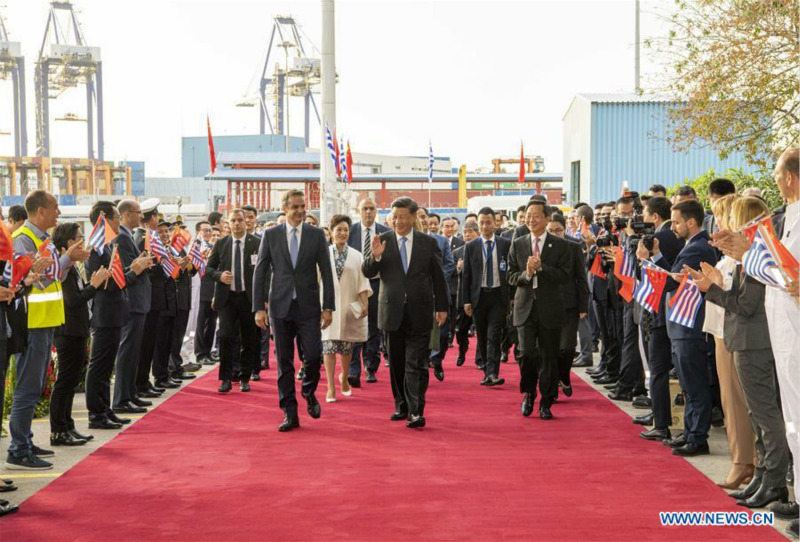 Xi Jinping et le PM grec visitent le port du Pirée et saluent la coopération sino-grecque dans le cadre de l'ICR