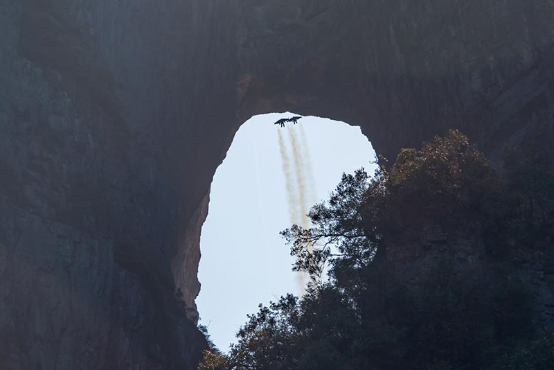 Hunan : deux fran?ais traversent le mont Tianmen