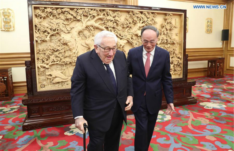 Le vice-président chinois rencontre Henry Kissinger