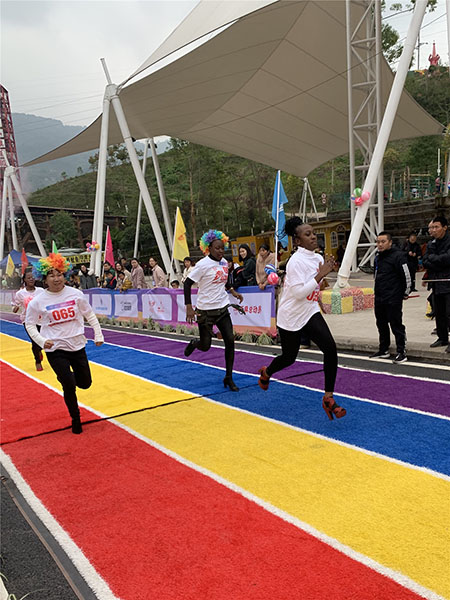 Courir en talons hauts, c'est possible ! Vous êtes prêts ? Partez !