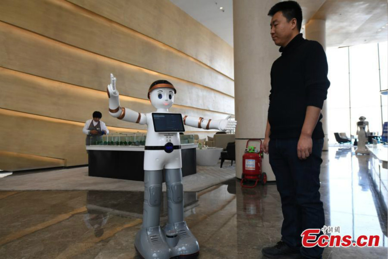 Plus de 100 robots exposés dans une exposition dans le Gansu