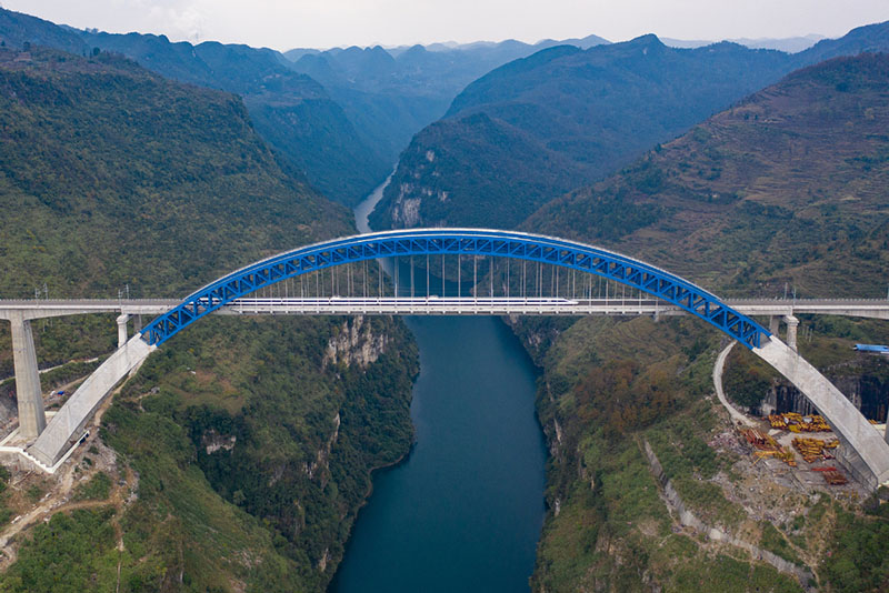 Essai de fonctionnement d'un train à grande vitesse sur la ligne ferroviaire Chengdu-Guiyang