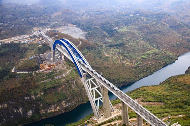 Essai de fonctionnement d'un train à grande vitesse sur la ligne ferroviaire Chengdu-Guiyang