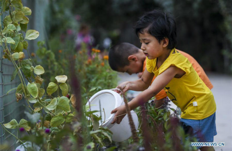 Quelques exemples de mesures prises dans les villages pauvres du Xinjiang pour améliorer le niveau de vie des habitants