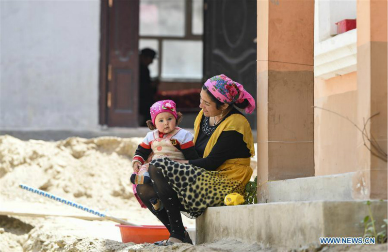 Quelques exemples de mesures prises dans les villages pauvres du Xinjiang pour améliorer le niveau de vie des habitants