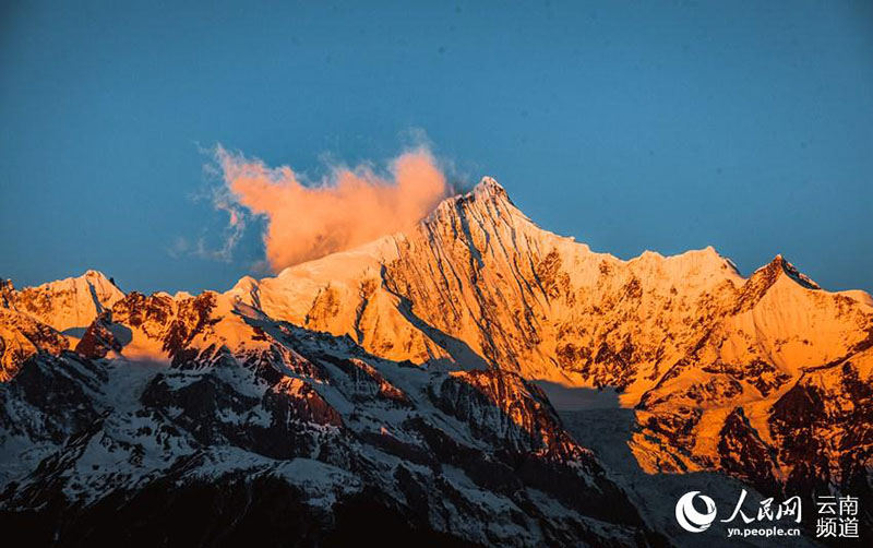 Yunnan : le magnifique paysage du ? soleil qui éclaire la montagne ? à Diqing